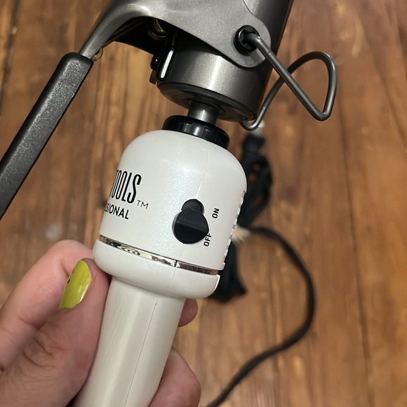 Curling Iron by Hot Tools 11/2”Diamond Platinum Nano Ceramic Barrel Frizz Free - Picture 5 of 5